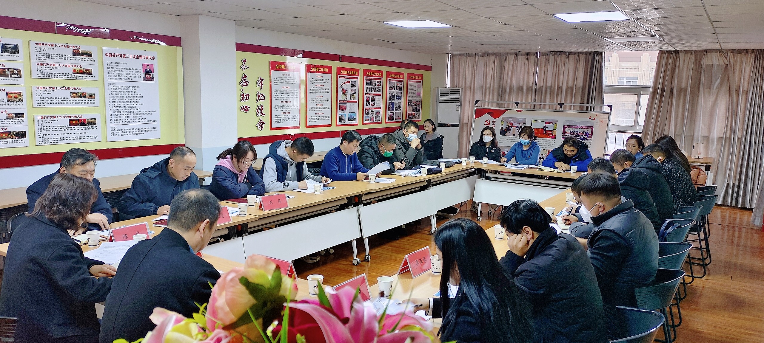 走進(jìn)項(xiàng)目一線 共謀經(jīng)濟(jì)發(fā)展 ——安陽市市場(chǎng)監(jiān)管局12315投訴中心黨支部與中潤建設(shè)黨支部聯(lián)合開展主題黨日活動(dòng)